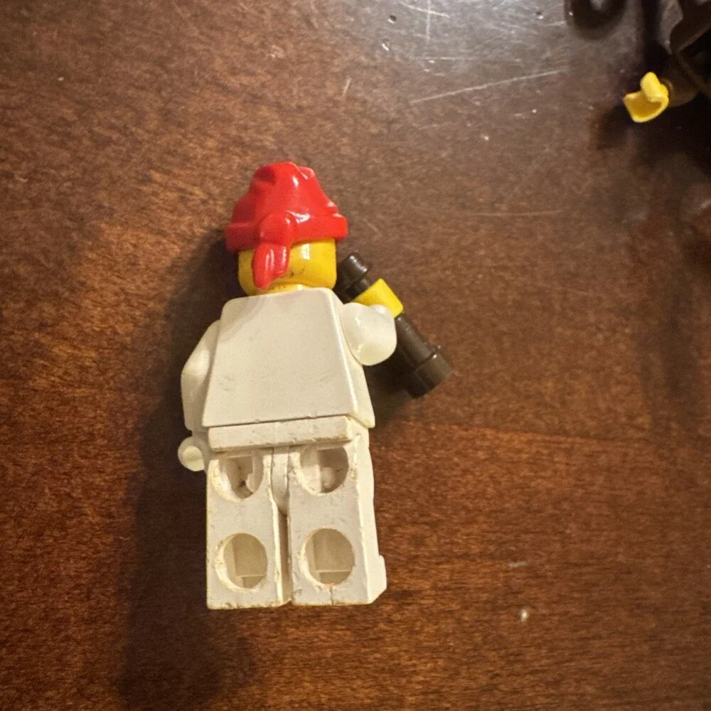 LEGO Pirates Minifigures Lot of 7 w/ Accessories Hats & Weapons